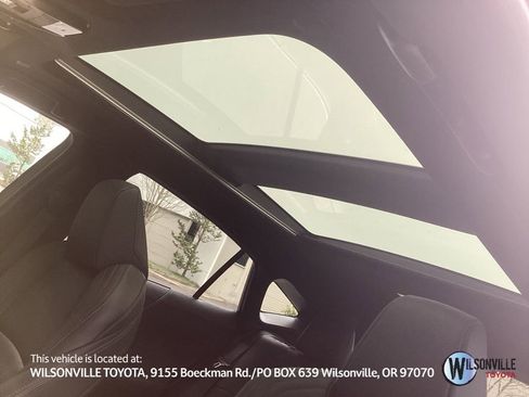 Used 2024 Toyota Venza Limited image 3