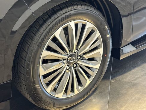 New 2026 INFINITI QX80 Luxe image 10