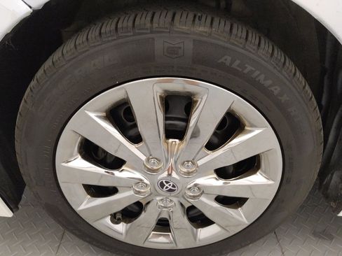 Used 2022 Toyota Corolla LE FWD image 31