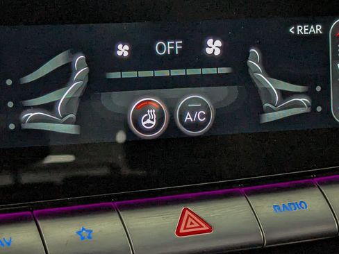 Used 2023 Genesis GV70 2.5T w/ Sport Prestige Package image 21