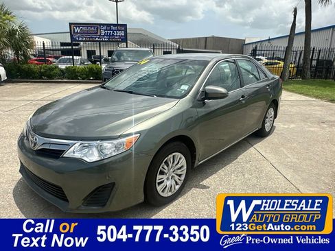 Used 2014 Toyota Camry LE FWD image 1
