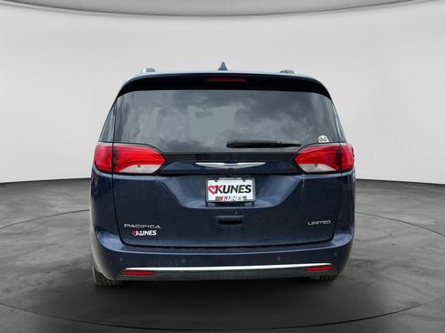 Used 2018 Chrysler Pacifica Limited FWD image 7