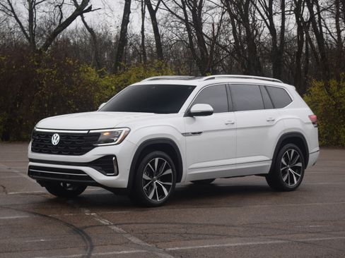 Used 2024 Volkswagen Atlas SEL Premium R-Line image 25