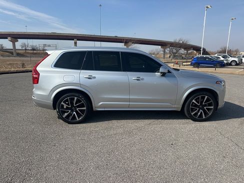 Used 2021 Volvo XC90 T6 Momentum w/ Climate Package image 3