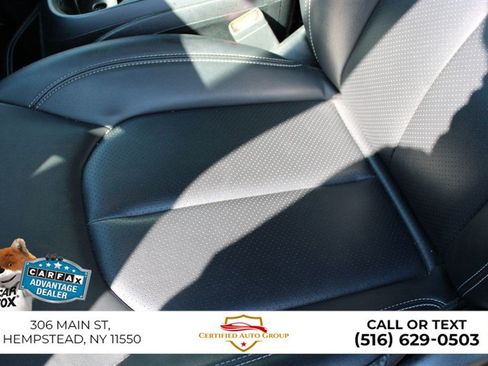 Used 2025 Chrysler Pacifica Select FWD image 10