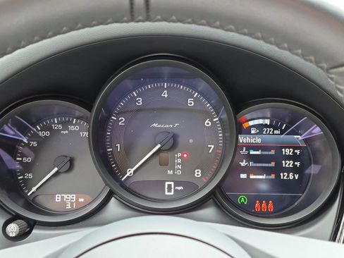 Certified 2025 Porsche Macan Turbo AWD/4WD image 10