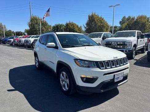 Used 2019 Jeep Compass Latitude w/ Popular Equipment Group AWD/4WD image 4