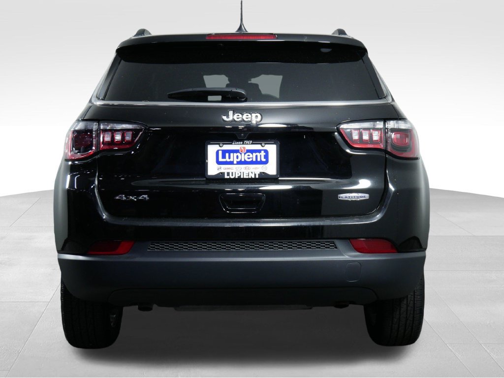 Used 2025 Jeep Compass Latitude AWD/4WD image 9