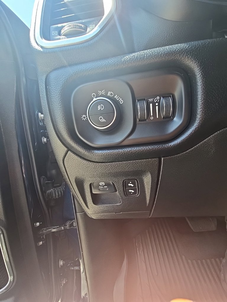 Used 2022 RAM 1500 Laramie w/ Sport Appearance Package AWD/4WD image 27