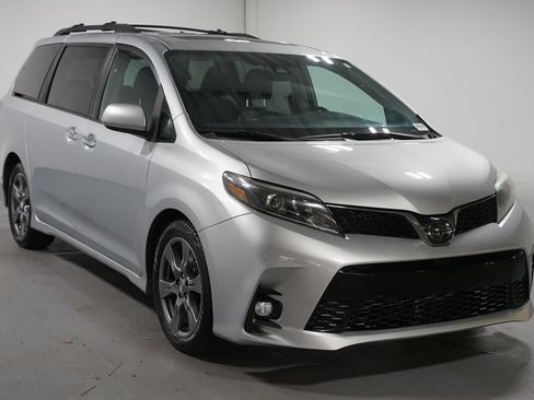 Certified 2020 Toyota Sienna SE FWD image 3