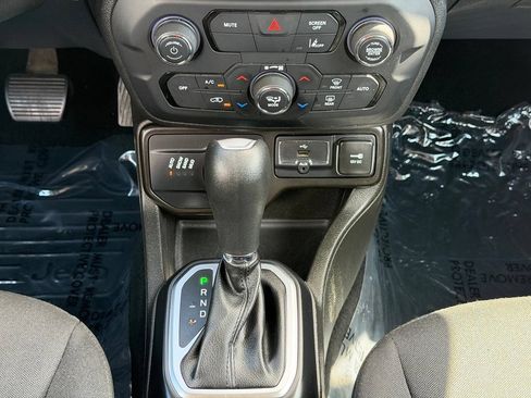 Used 2023 Jeep Renegade Latitude AWD/4WD image 22