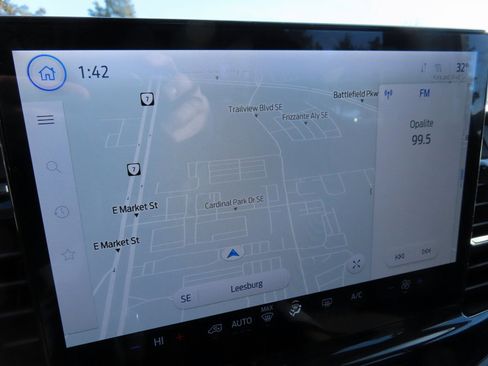 Used 2023 Ford Transit 350 XLT image 17