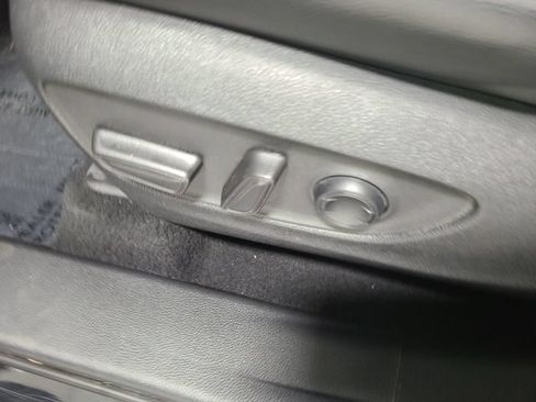 Used 2021 Toyota Highlander XLE AWD/4WD image 21