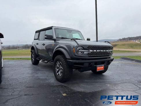 Used 2024 Ford Bronco Badlands image 1
