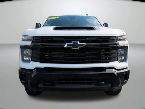 Used 2025 Chevrolet Silverado 2500 Custom w/ Custom Value Package AWD/4WD image 3