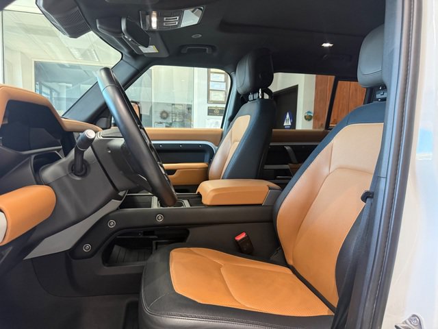 Used 2024 Land Rover Defender 110 X-Dynamic SE AWD/4WD image 4