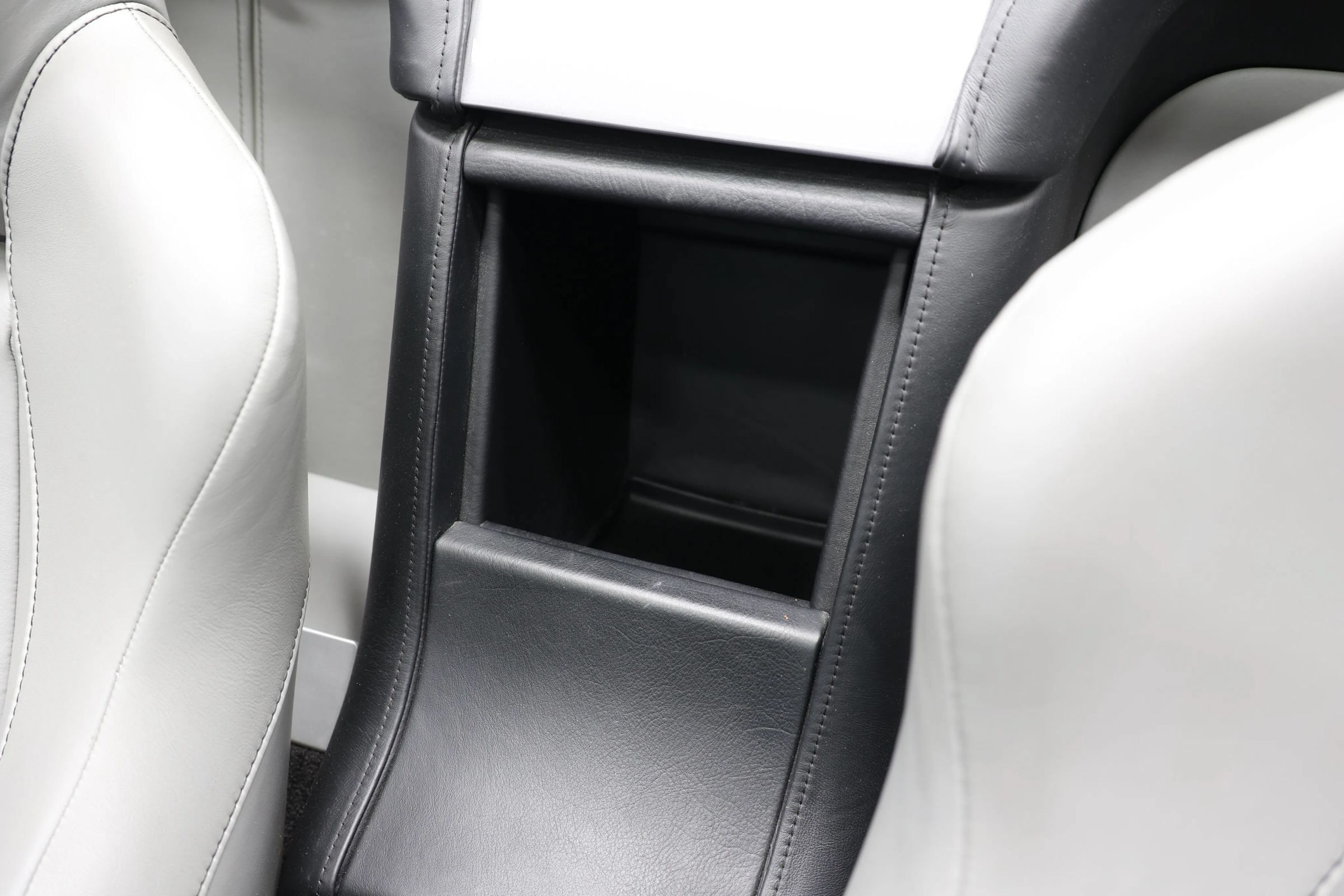 Used 2016 Aston Martin V8 Vantage S RWD image 22
