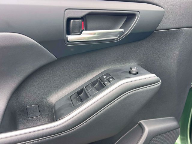 Used 2023 Toyota Highlander XLE AWD/4WD image 16