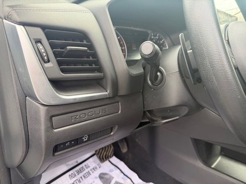 Used 2024 Nissan Rogue S image 22