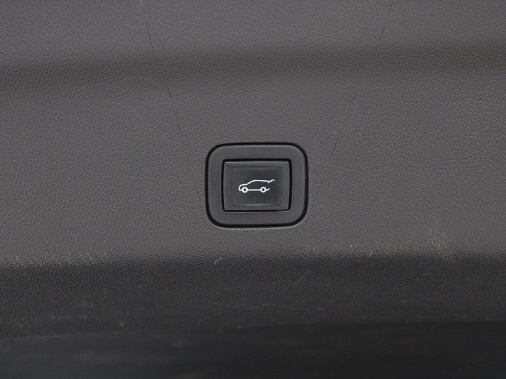 Used 2023 Chevrolet Suburban Premier AWD/4WD image 36