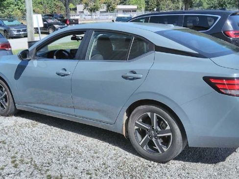 Used 2025 Nissan Sentra SV FWD image 2