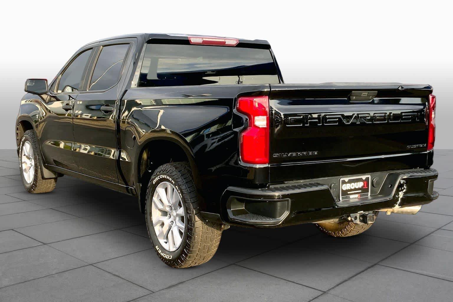 Used 2022 Chevrolet Silverado 1500 Custom w/ LPO, Dark Essentials Package RWD image 11