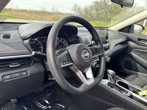 Used 2024 Nissan Altima 2.5 SV FWD image 19