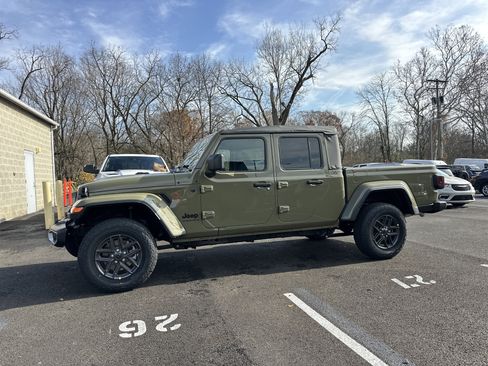 New 2026 Jeep Gladiator Sport image 22
