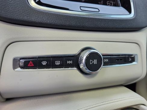 Used 2022 Volvo XC90 T5 Momentum w/ Climate Package FWD image 22