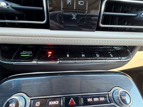 Used 2021 Lincoln Nautilus Reserve w/ Equipment Group 201A image 32