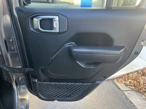 Used 2023 Jeep Gladiator Sport image 19