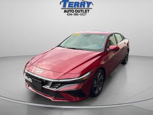 Used 2025 Hyundai Elantra SEL FWD image 4