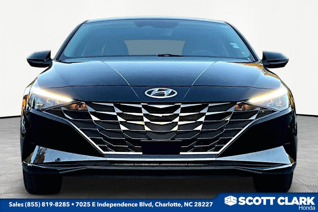 Used 2023 Hyundai Elantra Limited FWD image 2