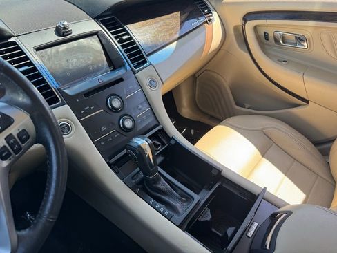 Used 2015 Ford Taurus Limited FWD image 16