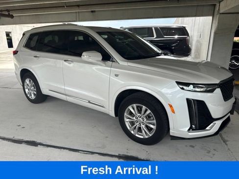 Used 2024 Cadillac XT6 Luxury w/ LPO, Floor Liner Package FWD image 16