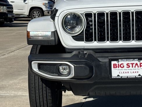 Used 2024 Jeep Wrangler Sahara image 15