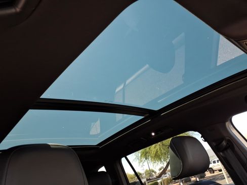 Certified 2024 Volkswagen Tiguan SE R-Line image 10