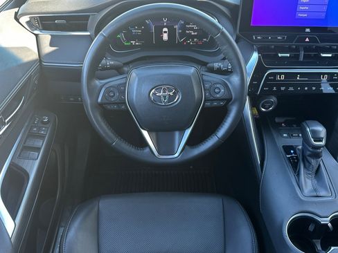 Used 2024 Toyota Venza Limited image 13