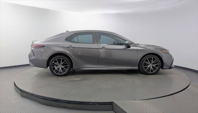 Used 2022 Toyota Camry SE FWD image 9