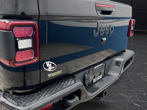 Used 2023 Jeep Gladiator Overland AWD/4WD image 38
