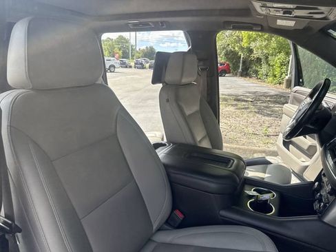 Used 2022 Chevrolet Suburban Z71 w/ Z71 Off-Road Package AWD/4WD image 10