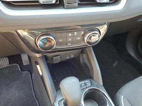 Used 2025 Chevrolet TrailBlazer LT AWD/4WD image 30