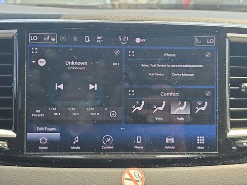 Used 2024 Chrysler Pacifica Touring-L FWD image 17