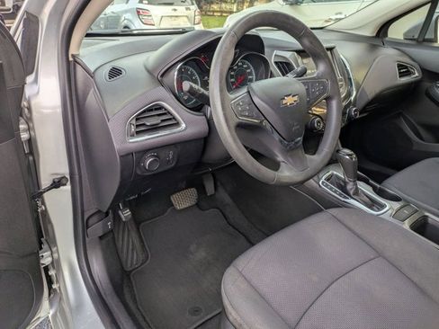 Used 2018 Chevrolet Cruze LT w/ LT Fleet Convenience Package image 4