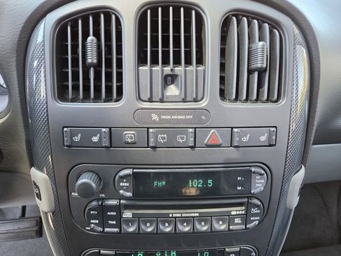 Used 2005 Dodge Grand Caravan SXT w/ Leather Interior Group FWD image 29