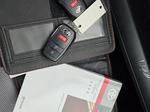 Used 2023 Toyota Corolla Cross AWD Hybrid w/ Moonroof Package image 32