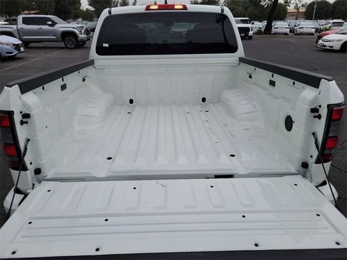 Used 2025 Nissan Frontier SV image 29