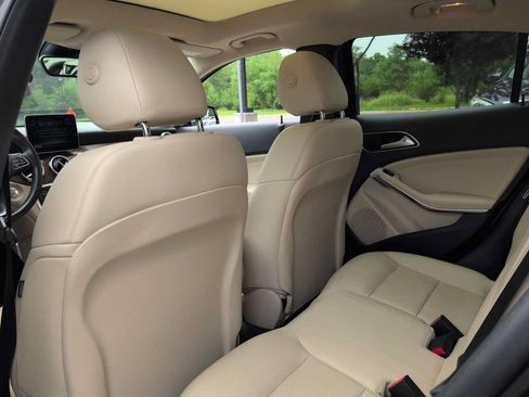 Used 2020 Mercedes-Benz GLA 250 4MATIC image 18