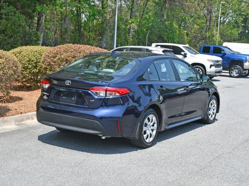 Used 2025 Toyota Corolla LE FWD image 4