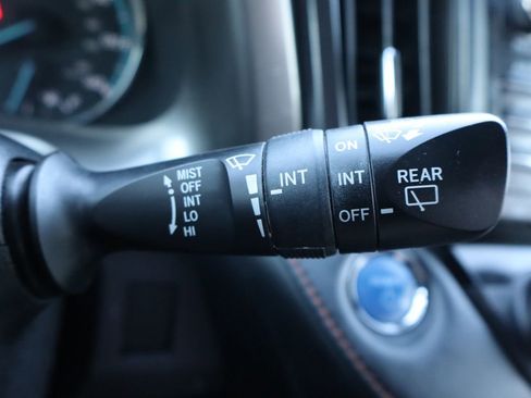 Used 2018 Toyota RAV4 SE w/ Advanced Technology Package image 33